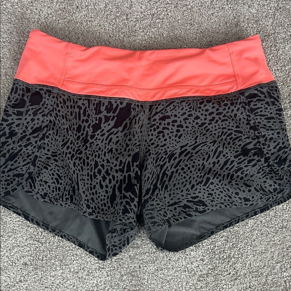 lululemon athletica Pants - Lululemon Stylish Women's Coral and Black Patterned Shorts